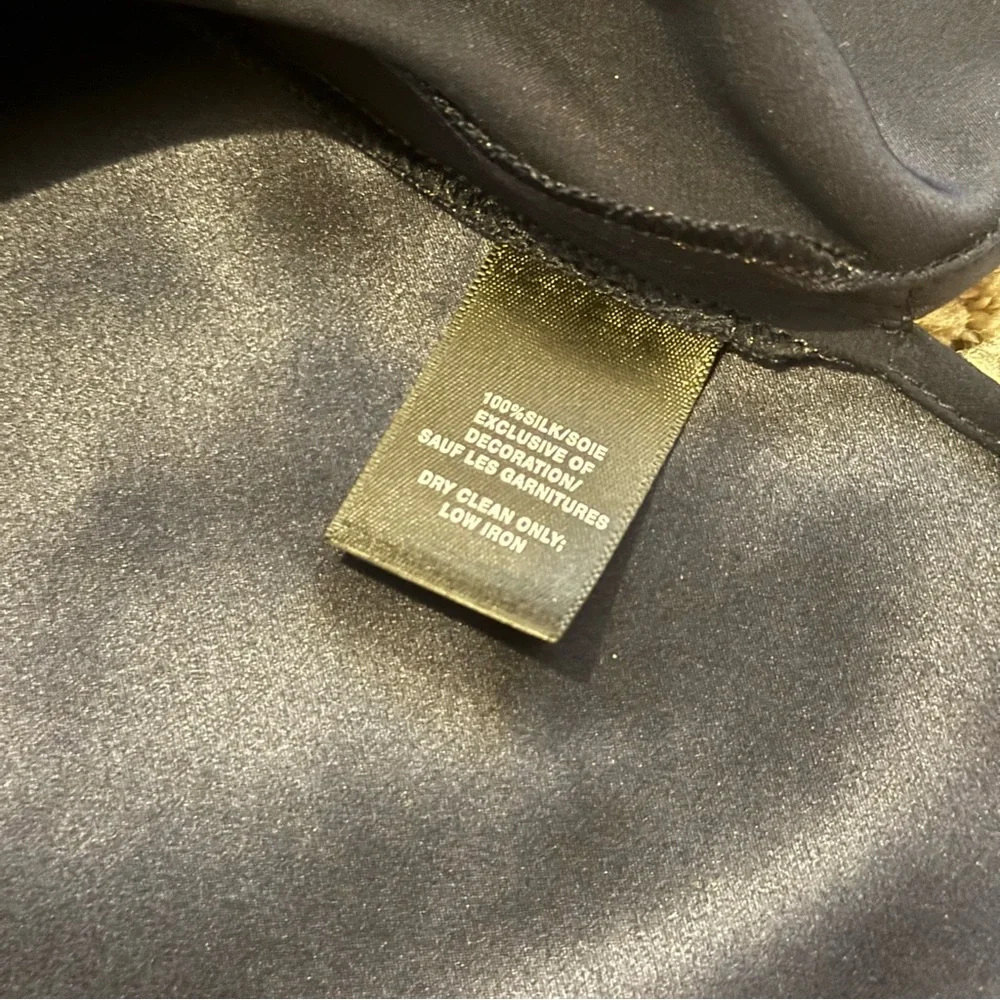 Lafayette 148 New York 100% Silk Blouse Black Back Zipper Closure Womens Small - Picture 9 of 9